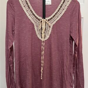 Elegant Lace-Trimmed Burgundy Striped Top NEW no Tags